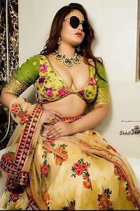 Indian aunties and girls wearing sari (non nude)