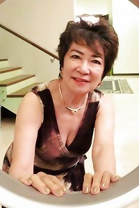 beautiful old chinese milf Jeannie Chung. want to lick her slit